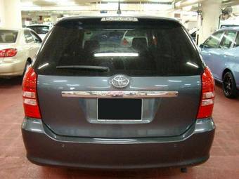 2004 Toyota Wish Pictures
