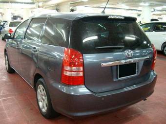 2004 Toyota Wish Pictures