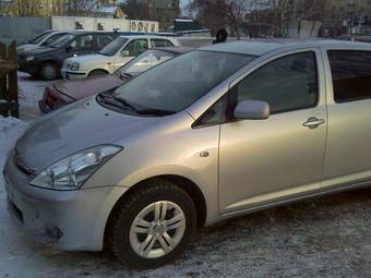 2004 Toyota Wish Photos