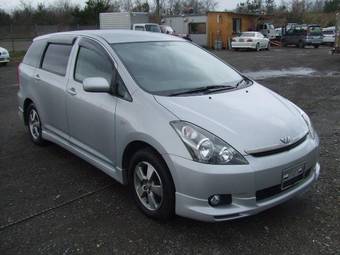 2004 Toyota Wish Photos