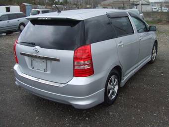 2004 Toyota Wish Pictures