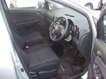 2004 Toyota Wish Photos