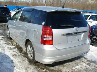 2004 Toyota Wish Pictures