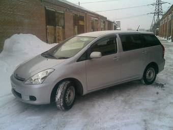 2004 Toyota Wish Photos