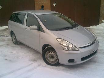 2004 Toyota Wish Pictures