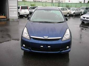 2004 Toyota Wish Pictures