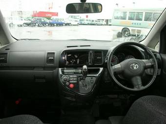 2004 Toyota Wish Pictures