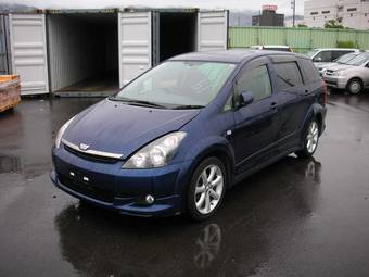 2004 Toyota Wish Photos