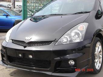 2004 Toyota Wish Photos