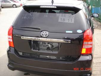 2004 Toyota Wish Pictures