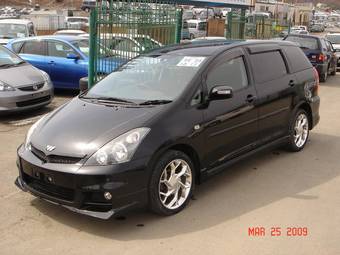 2004 Toyota Wish Wallpapers