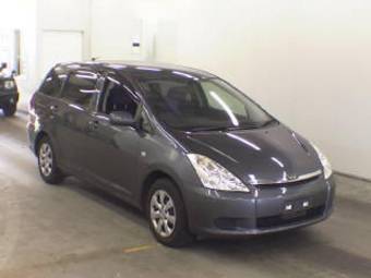 2004 Toyota Wish Photos