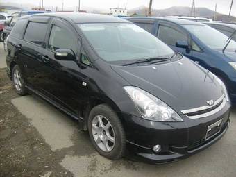 2004 Toyota Wish Photos