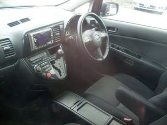2004 Toyota Wish Wallpapers