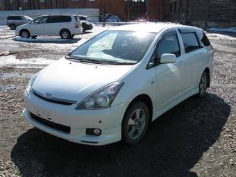 2004 Toyota Wish Pics