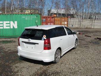 2004 Toyota Wish Pictures