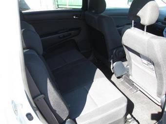 2004 Toyota Wish Photos