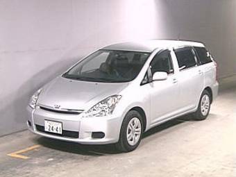 2004 Toyota Wish Photos