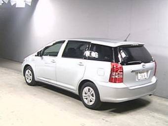 2004 Toyota Wish Pictures