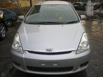 2004 Toyota Wish Wallpapers