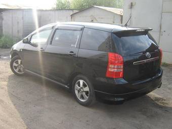 2004 Toyota Wish Pictures