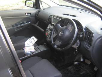 2004 Toyota Wish Photos