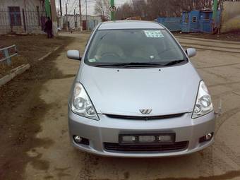 2004 Toyota Wish Photos