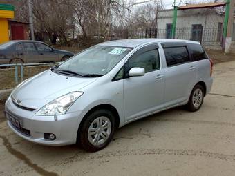 2004 Toyota Wish Photos