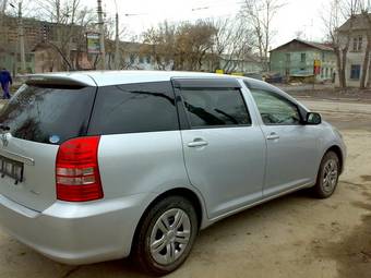 2004 Toyota Wish Pictures