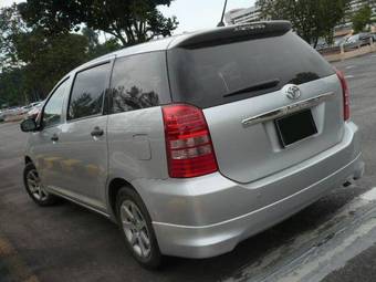 2004 Toyota Wish Images