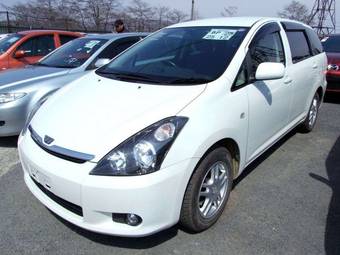 2004 Toyota Wish Pictures