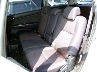 2004 Toyota Wish Pictures