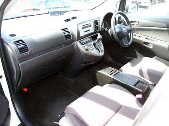 2004 Toyota Wish Pics