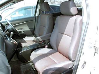 2004 Toyota Wish Pictures