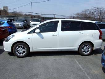 2004 Toyota Wish Pictures