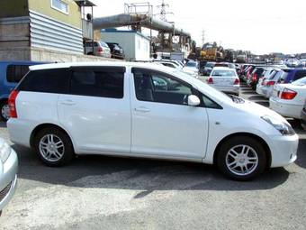 2004 Toyota Wish Photos