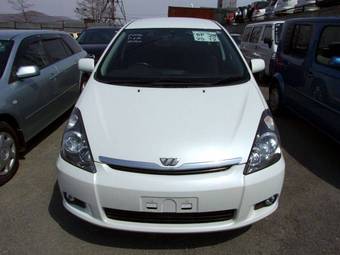 2004 Toyota Wish Photos