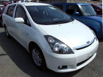 2004 Toyota Wish Pictures