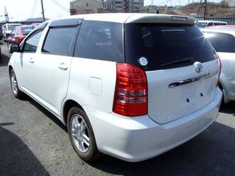 2004 Toyota Wish Wallpapers
