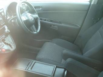 2004 Toyota Wish Photos