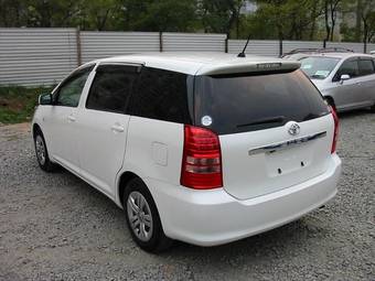 2004 Toyota Wish Photos
