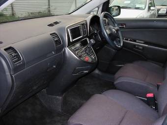 2004 Toyota Wish Pictures