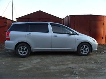 2004 Toyota Wish Pictures