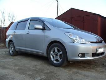2004 Toyota Wish Pics