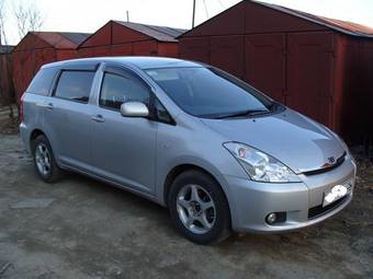 2004 Toyota Wish Pictures