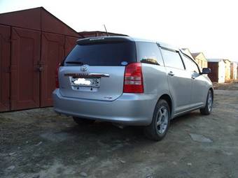 2004 Toyota Wish Pictures