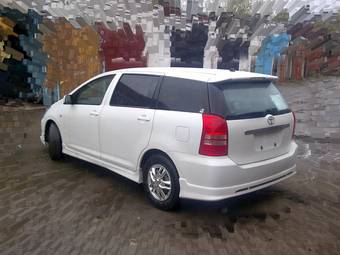 2004 Toyota Wish Wallpapers