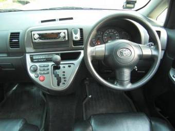 2004 Toyota Wish Images