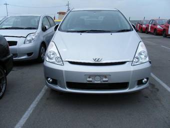 2004 Toyota Wish Pictures