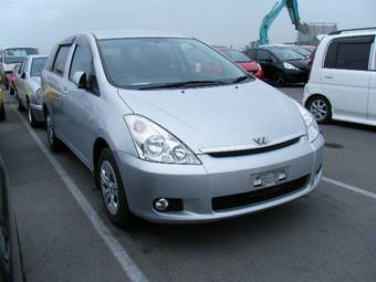 2004 Toyota Wish Pictures